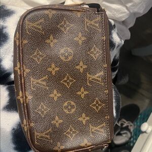 Louis Vuitton Men's Bag in Brown Monogram